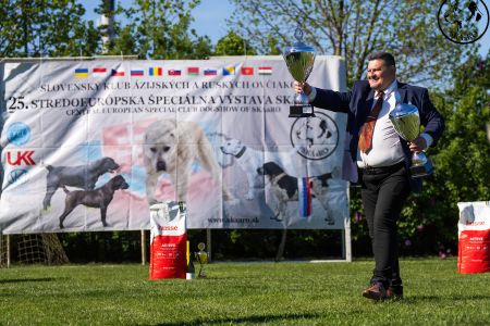 BOB!!!!81. 	Suka	Otvorená	KAZBEGI HAYNA	Stredoeurópsky Víťaz, V1, CAC, BOB